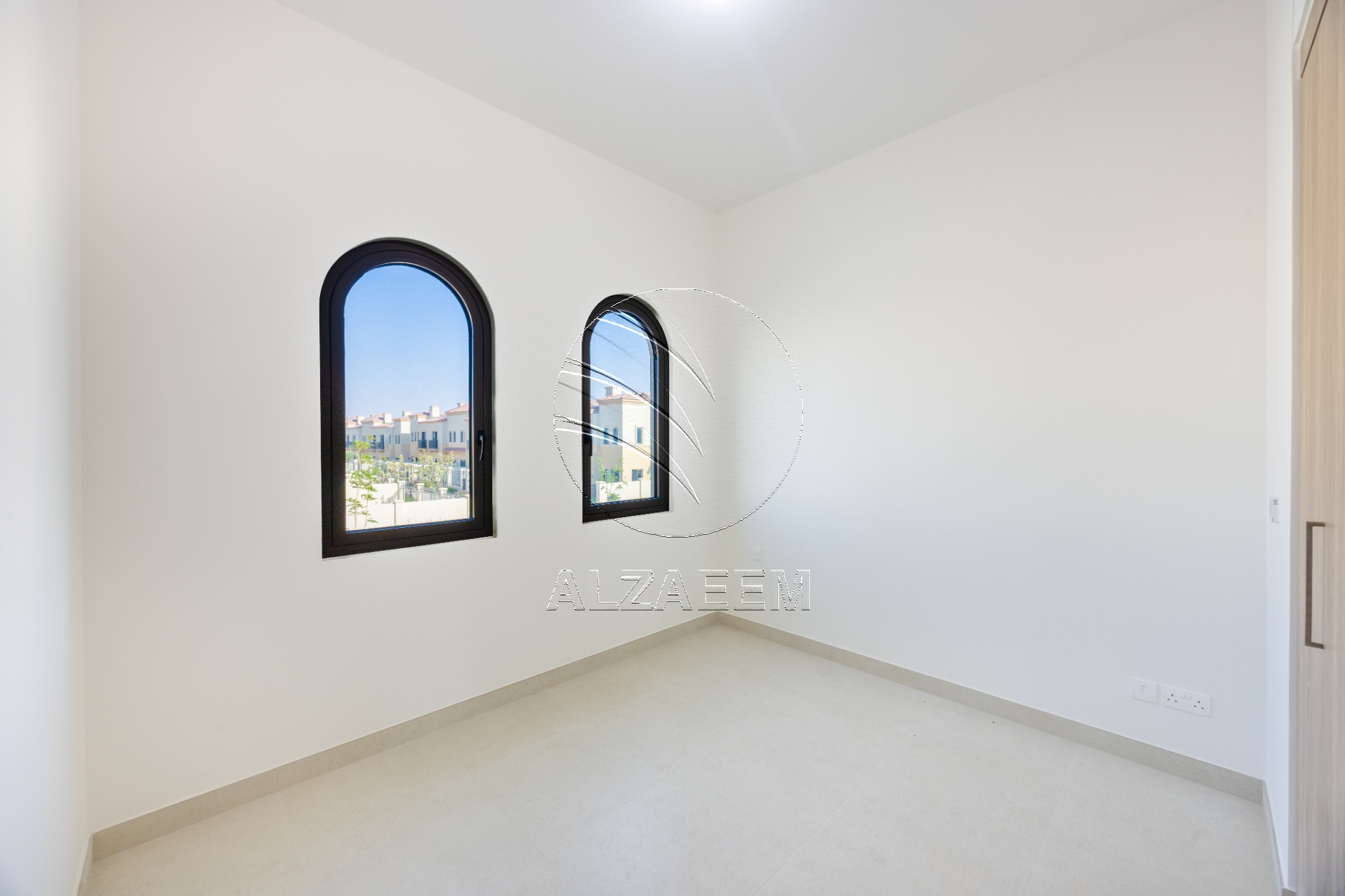 √Single Row | Prime Location| Steps from the Park√