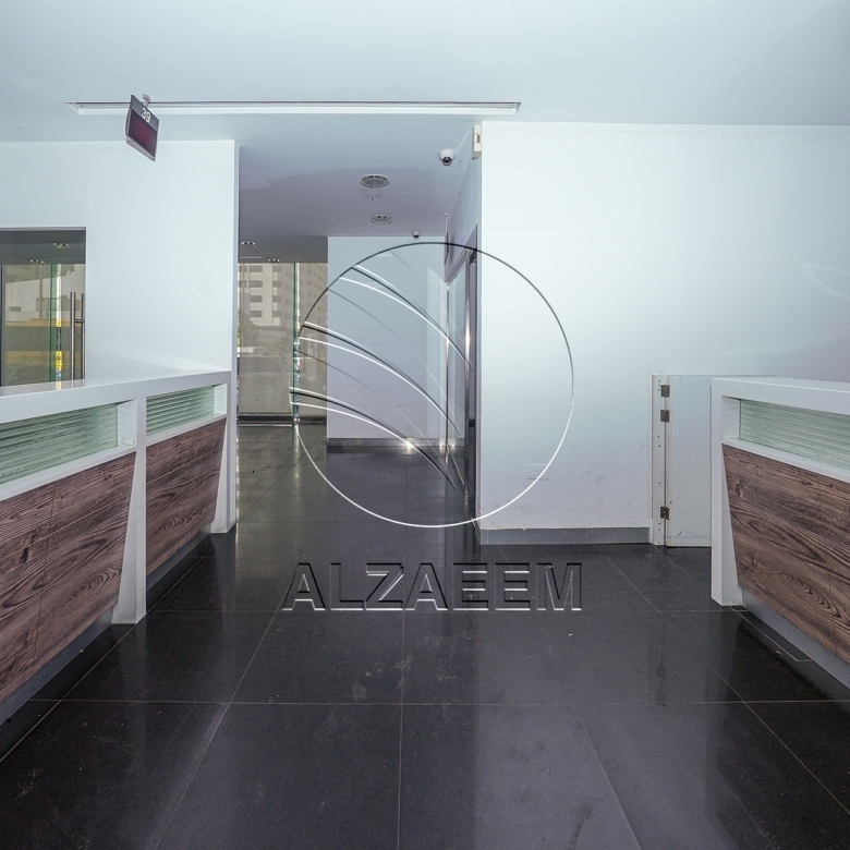 √Prime Showroom+Basement + 2 Mezzanine Levels √