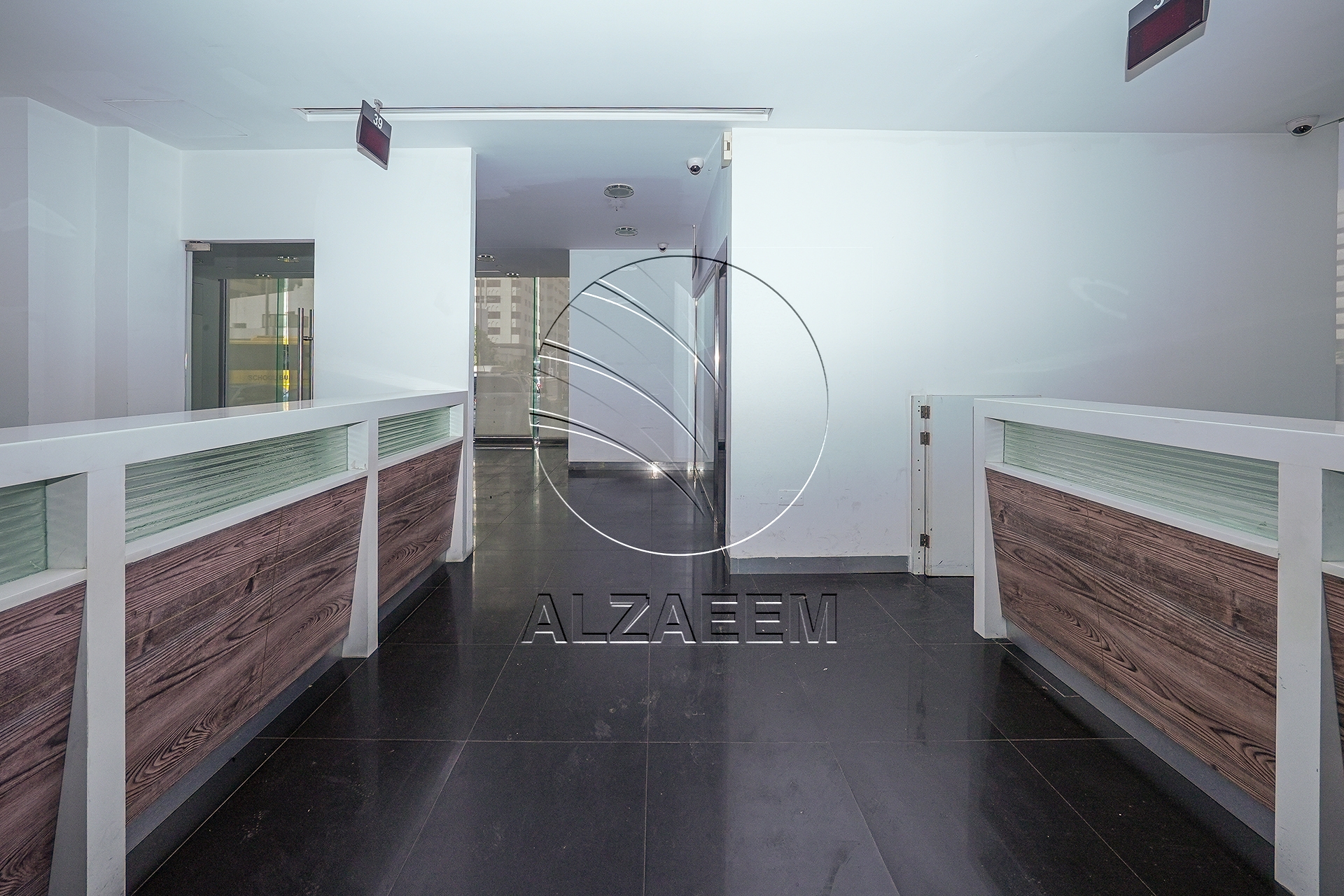 √Prime Showroom+Basement + 2 Mezzanine Levels √