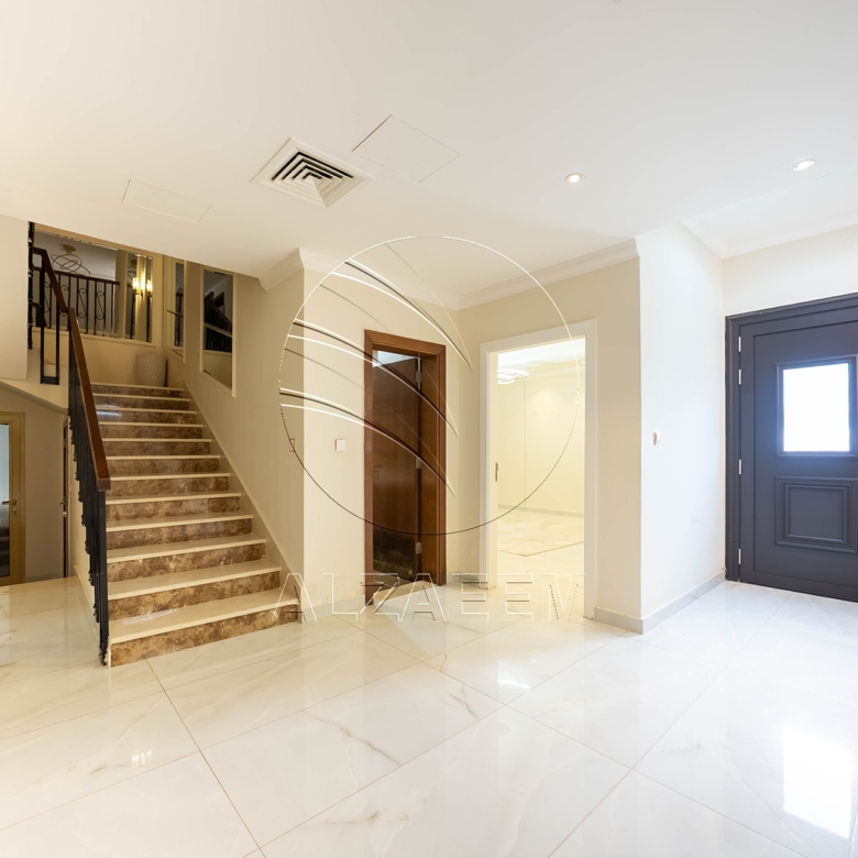 Single Row | Upgraded 5BR Villa | Pool and Garden