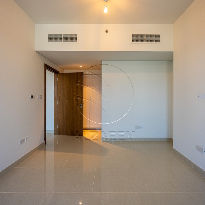 Vacant| Middle floor – Road View | Prime Location