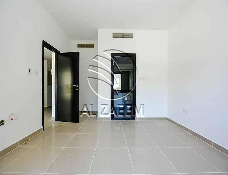Nice Layout! Spacious 1BR+Storage | Community View