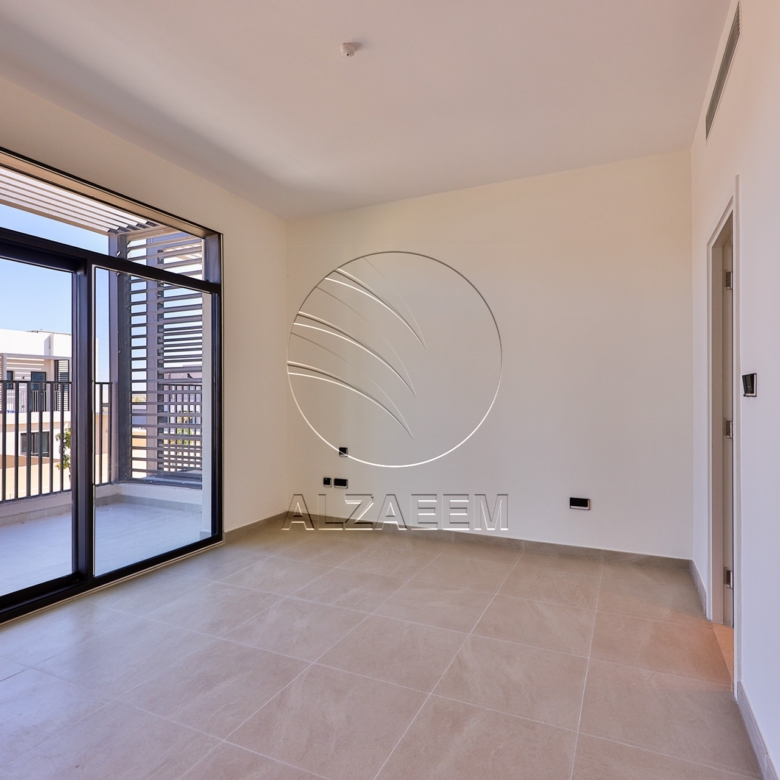 √Single Row End Villa | Steps away from the Park√