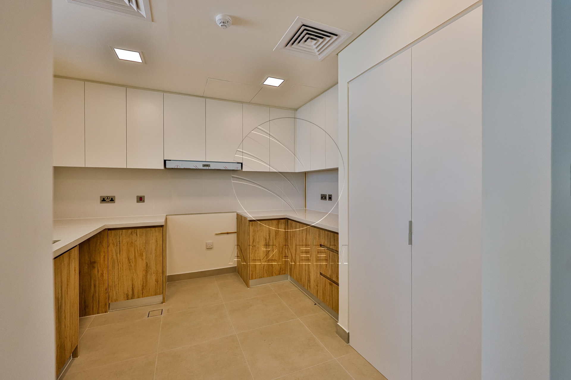 √Owner Occupied! 3BR TH| Double Row Mid Unit√