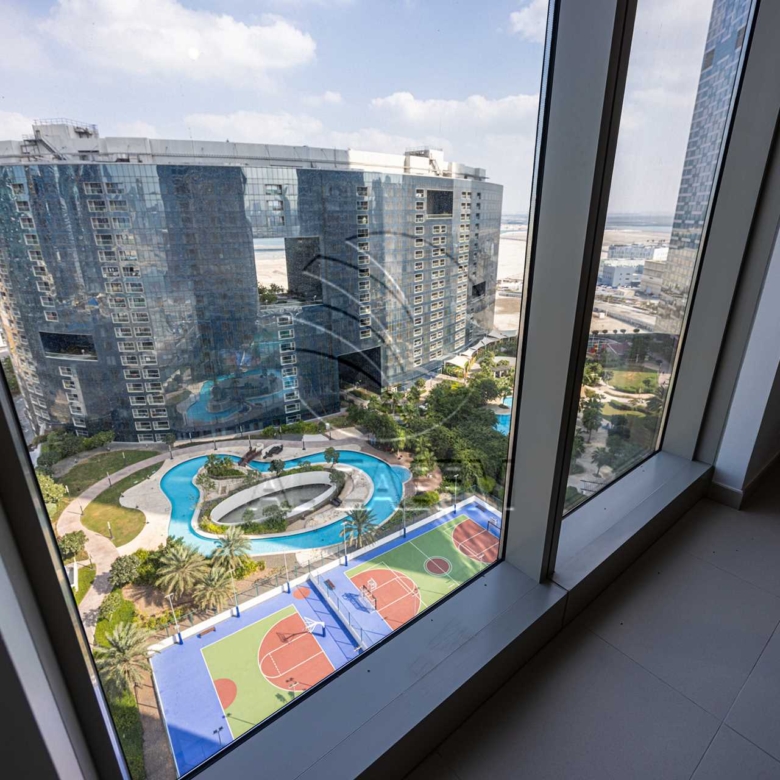 HIGH LEVEL | Semi Furnished | Facing Amenities