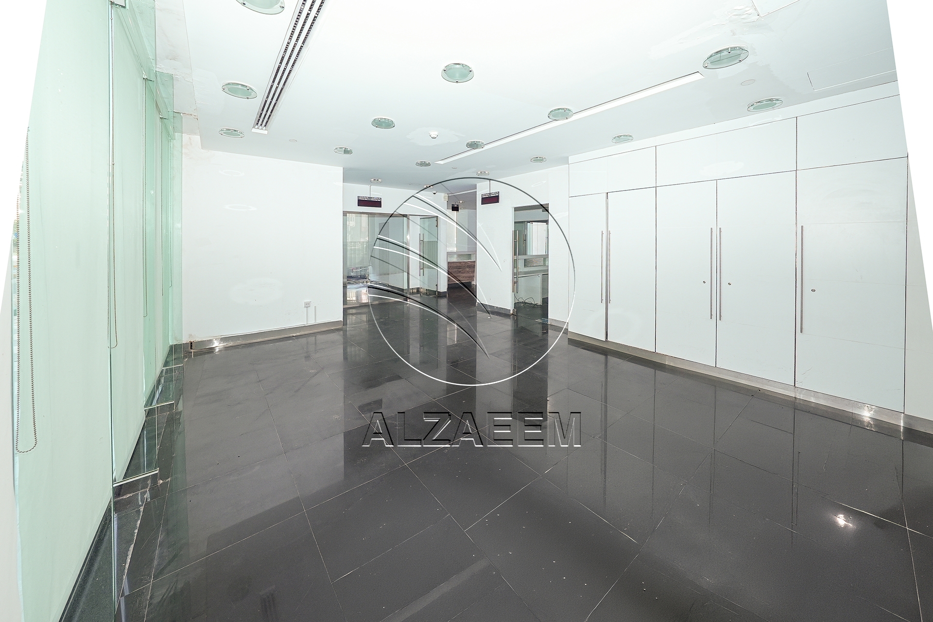 √Prime Showroom+Basement + 2 Mezzanine Levels √