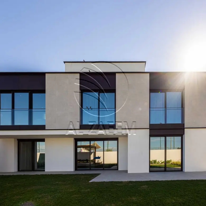 √ Single Row Corner | High Ceiling | HOT DEAL √