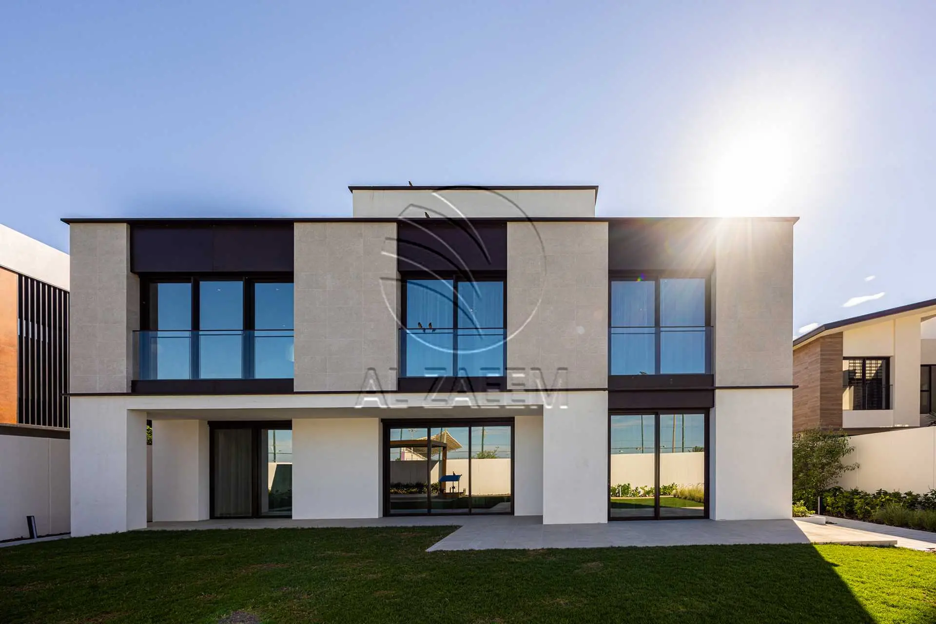 √ Single Row Corner | High Ceiling | HOT DEAL √