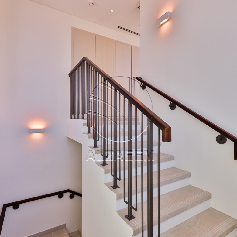 √Single Row End Villa | Steps away from the Park√