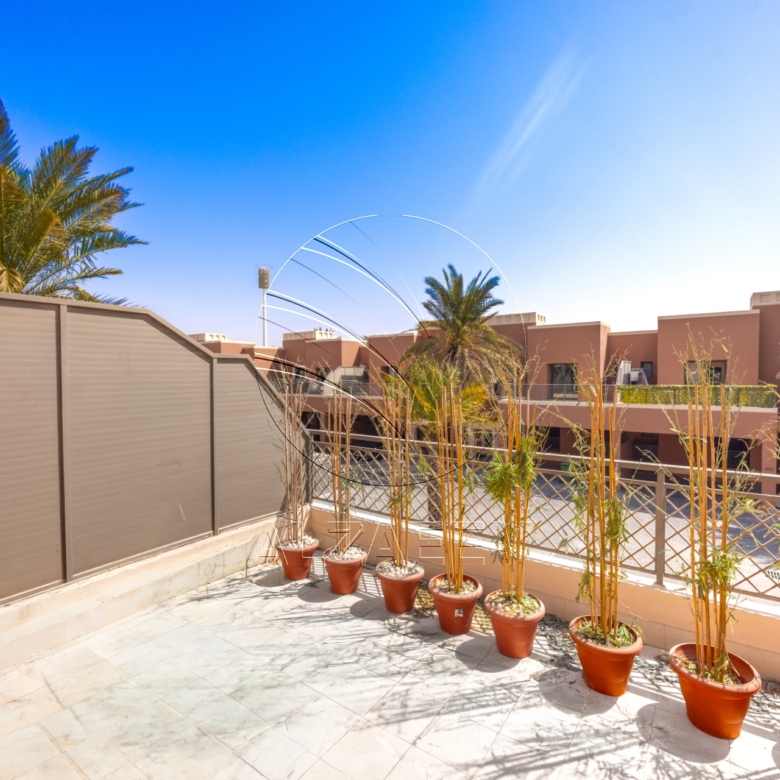 √ VACANT | Prime Location | Spacious 4BR Villa √