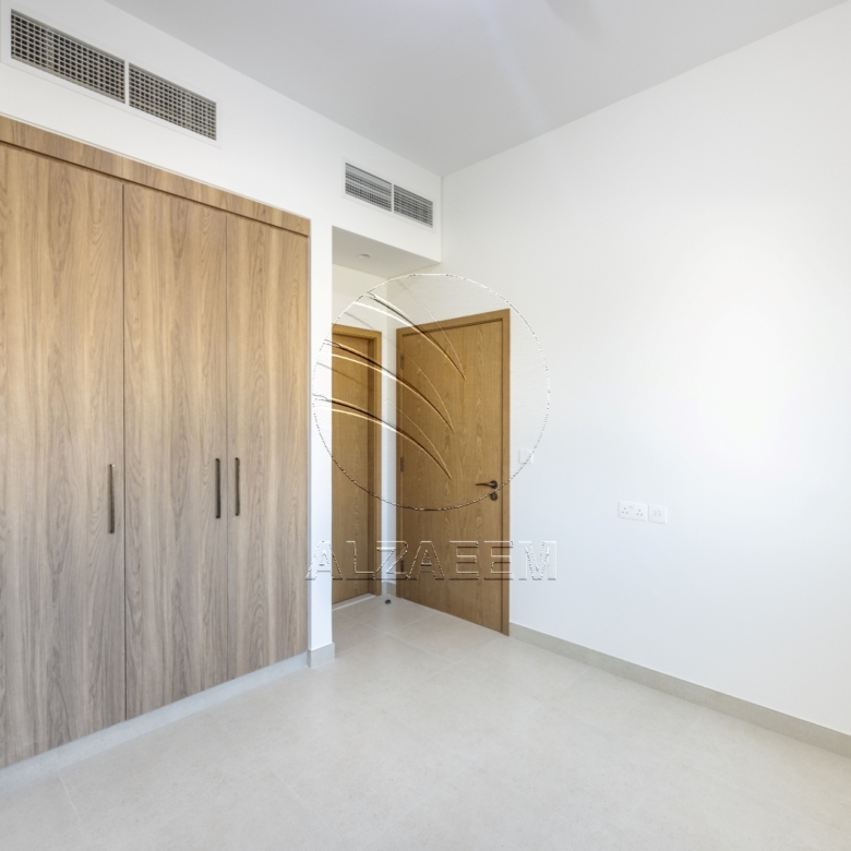 √Single Row | Prime Location| Steps from the Park√