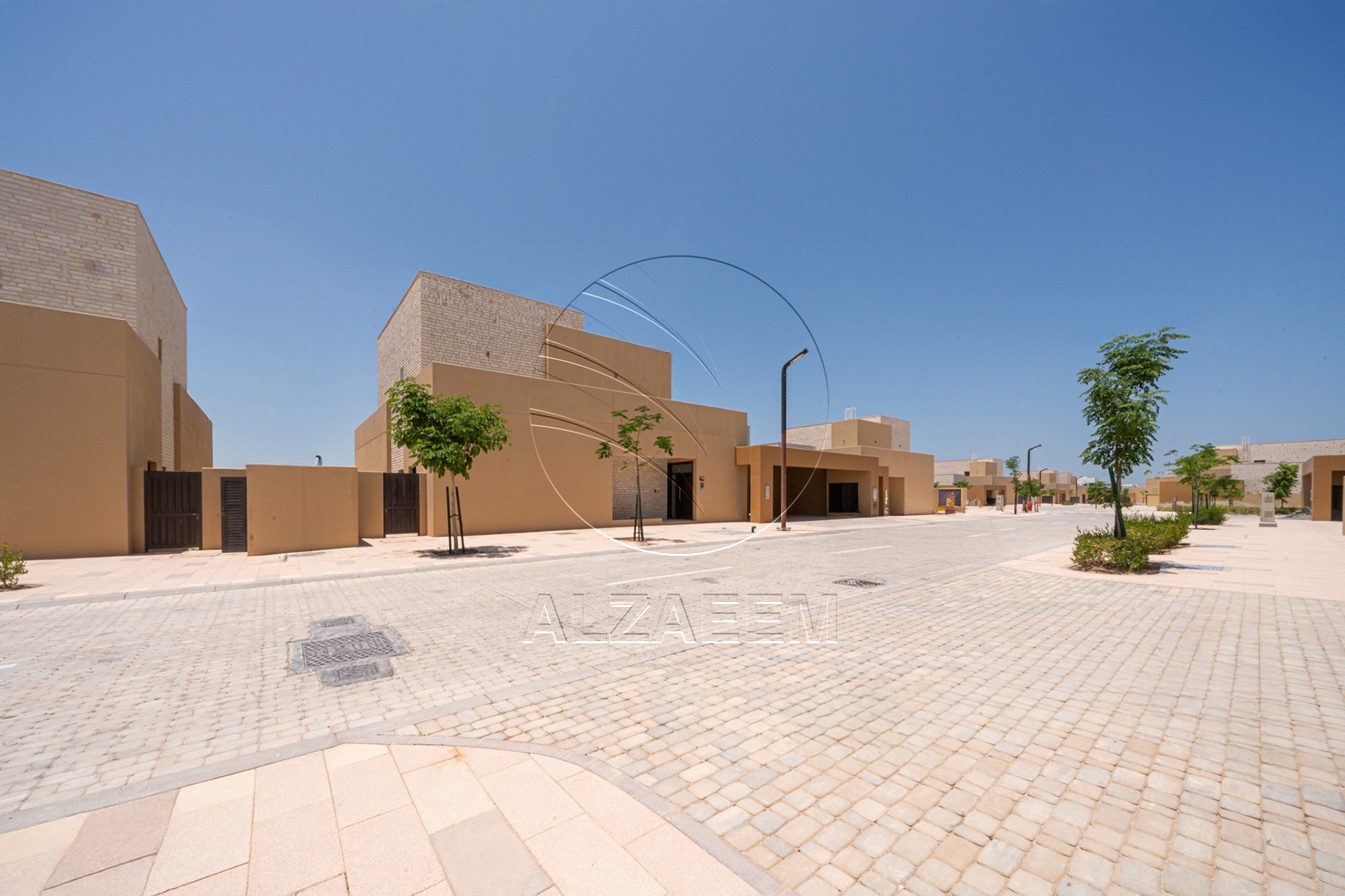 √Single Row Unit | Premium Location | Huge Plot√