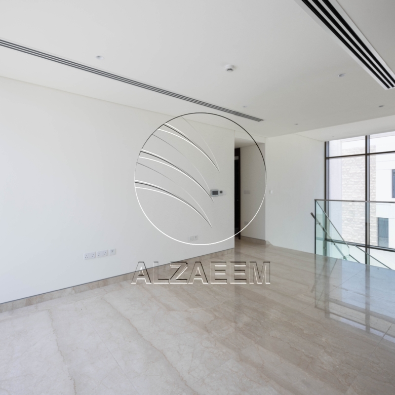 √ VACANT Waterfront Villa with Private Beach √