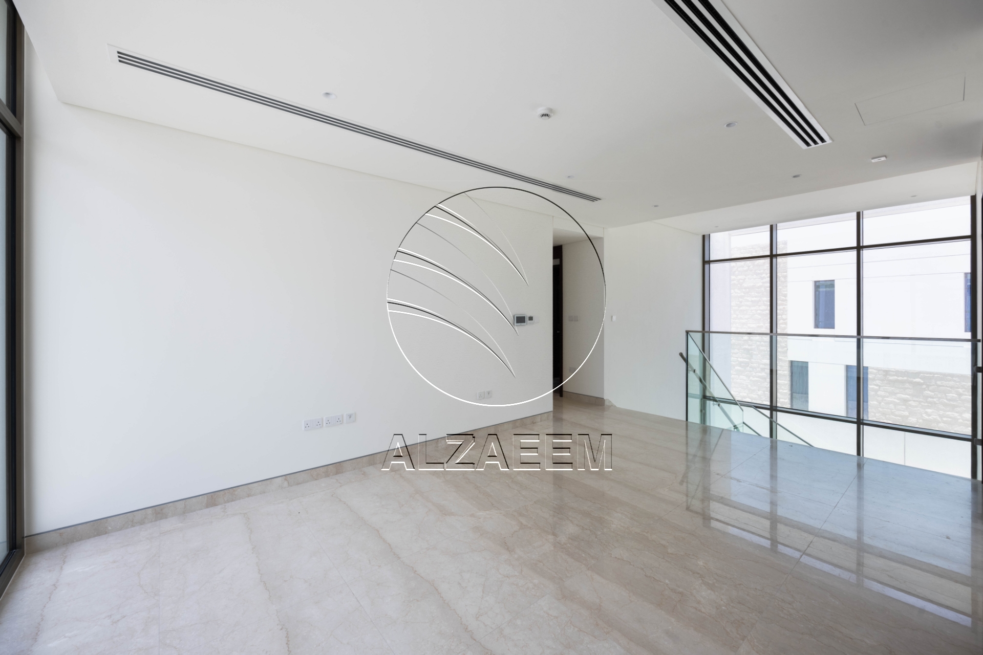 √ VACANT Waterfront Villa with Private Beach √