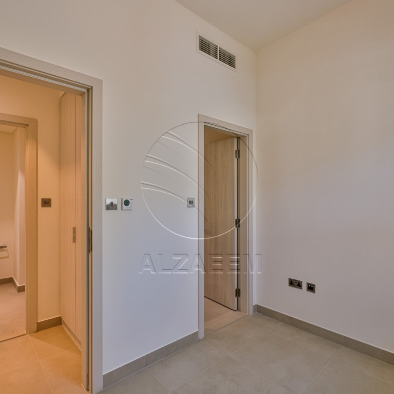 √Owner Occupied! 3BR TH| Double Row Mid Unit√