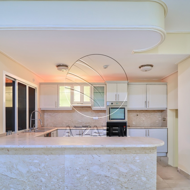 √Corner Villa | 7 Master | Majlis | 2 Kitchen√
