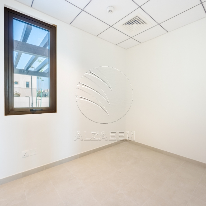 √Single Row | Prime Location| Steps from the Park√