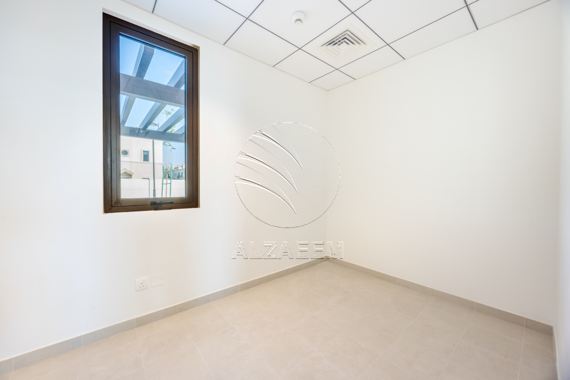 √Single Row | Prime Location| Steps from the Park√