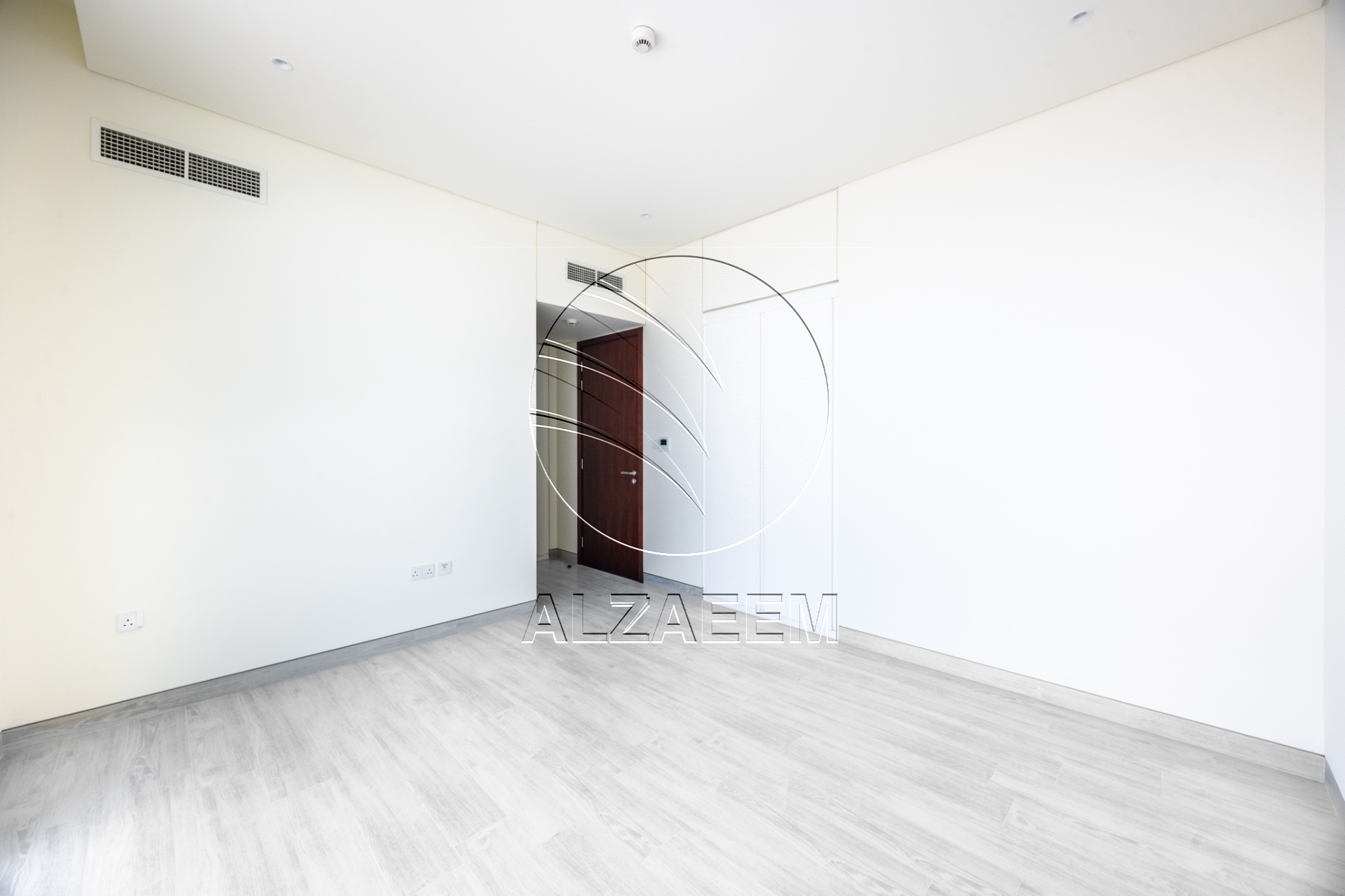 √ UPGRADED with Maid’s Room | Landscaped Garden√