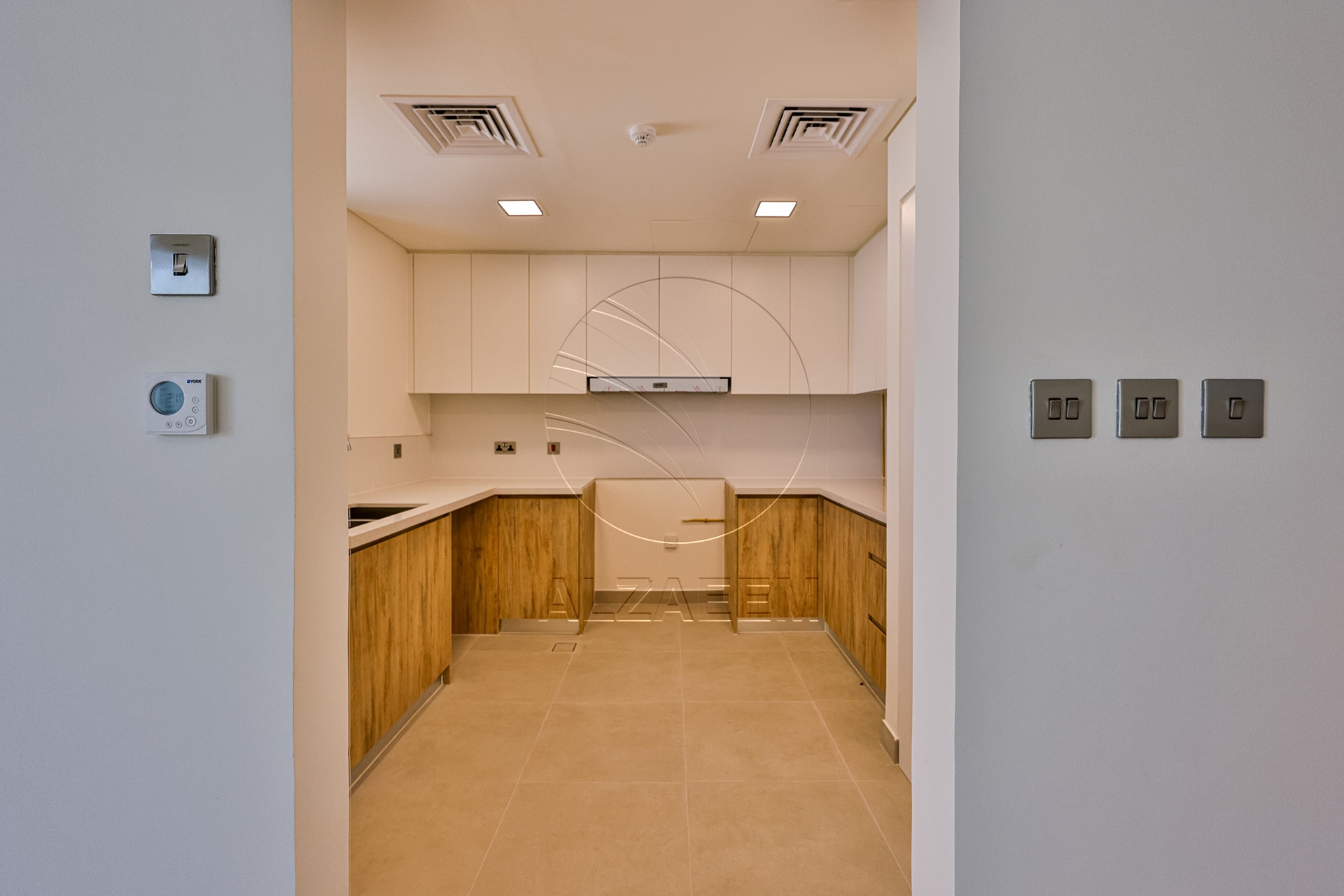 √Owner Occupied! 3BR TH| Double Row Mid Unit√