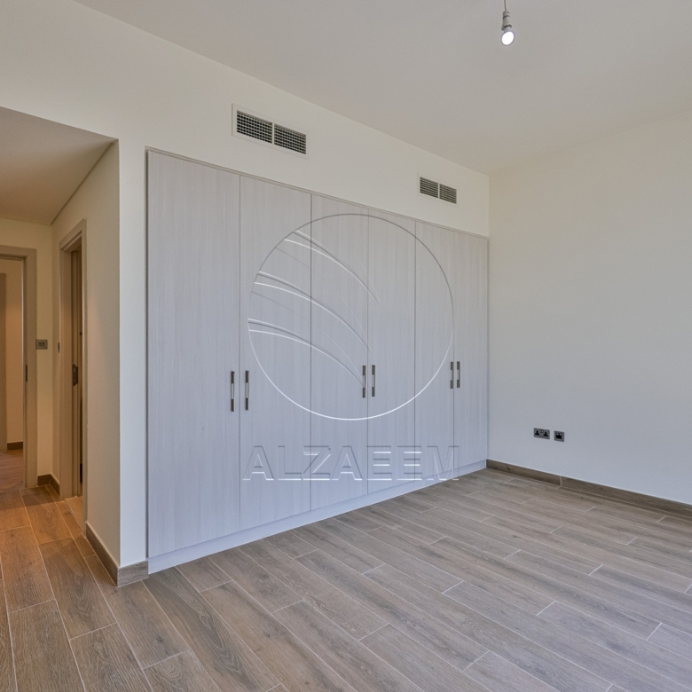 √Owner Occupied! 3BR TH| Double Row Mid Unit√