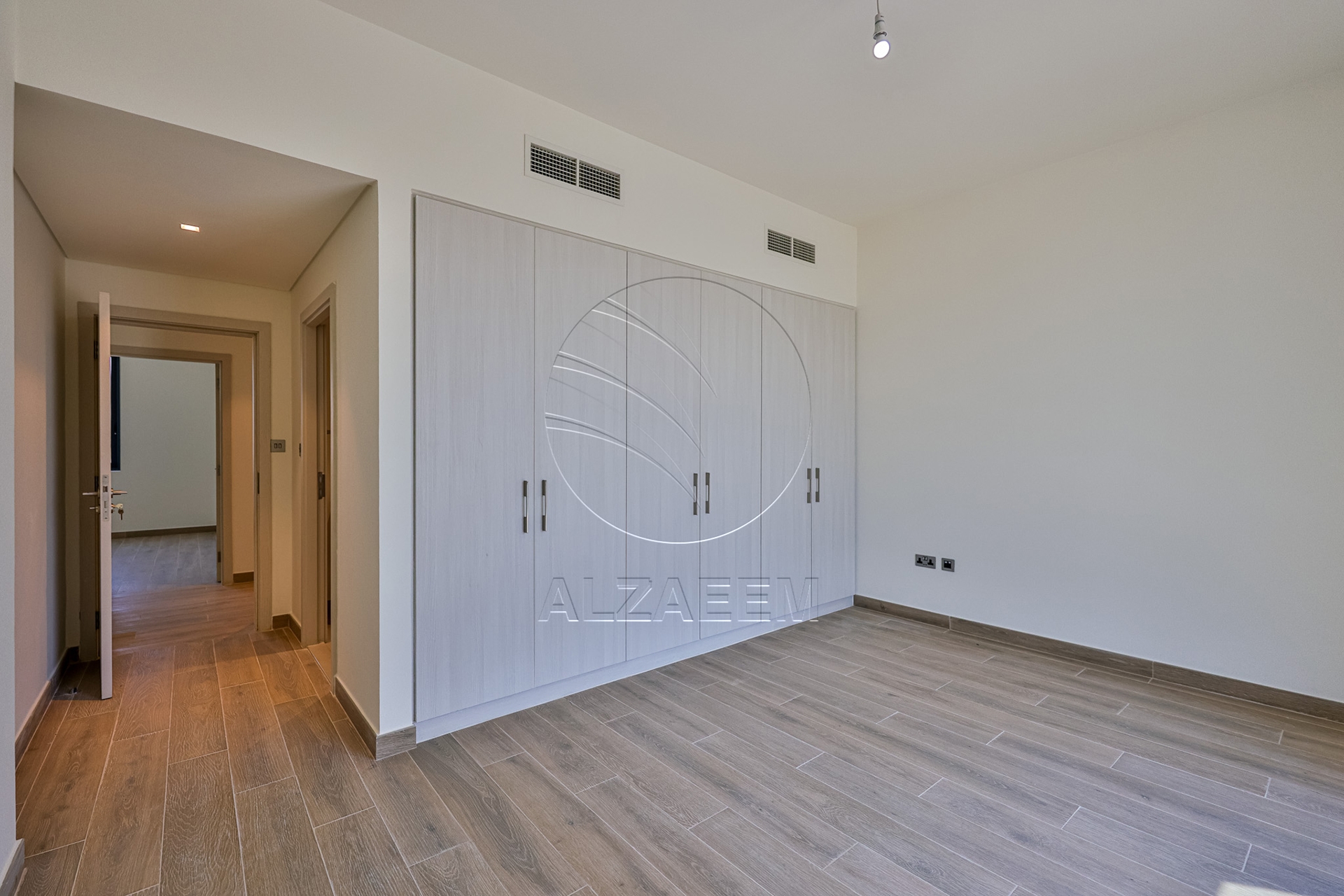 √Owner Occupied! 3BR TH| Double Row Mid Unit√