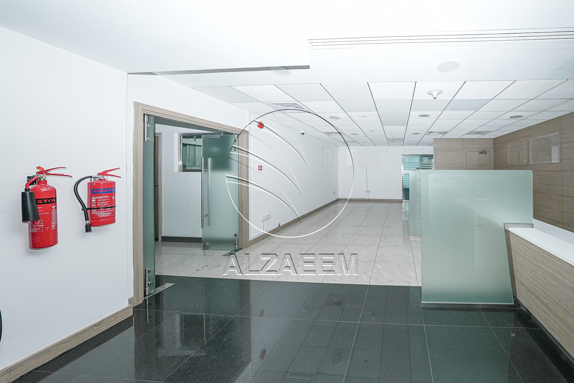 √Prime Showroom+Basement + 2 Mezzanine Levels √