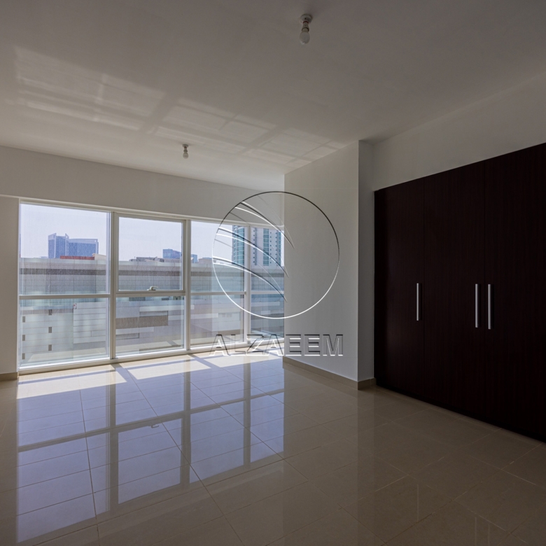 VACANT and Spacious Unit with Marina Views