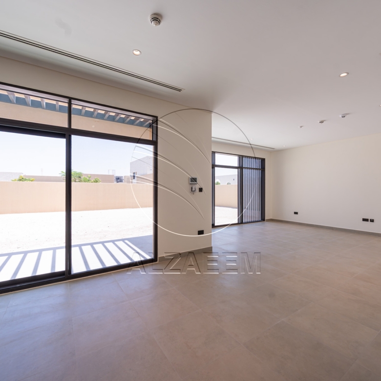 √Single Row Unit | Premium Location | Huge Plot√