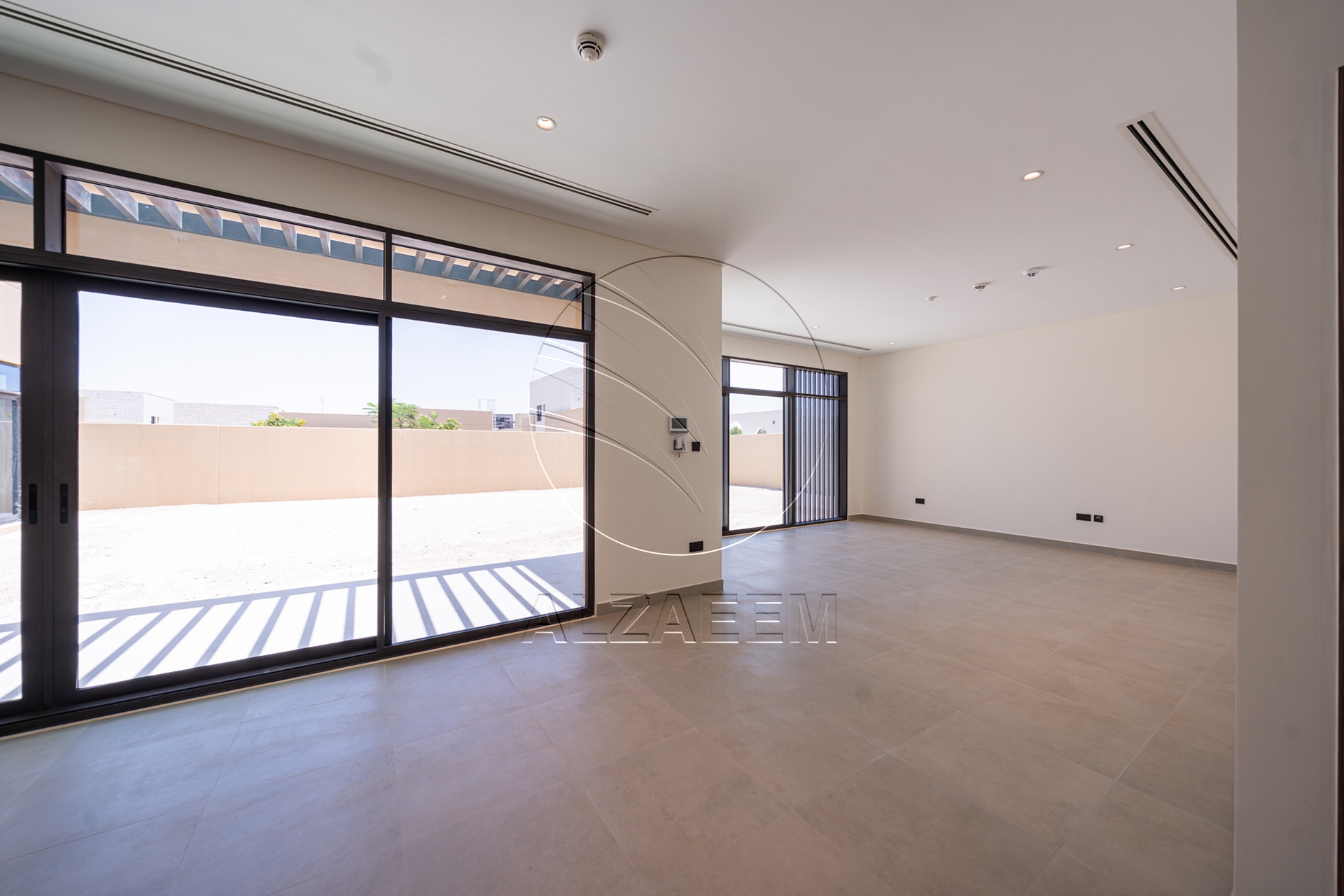 √Single Row Unit | Premium Location | Huge Plot√