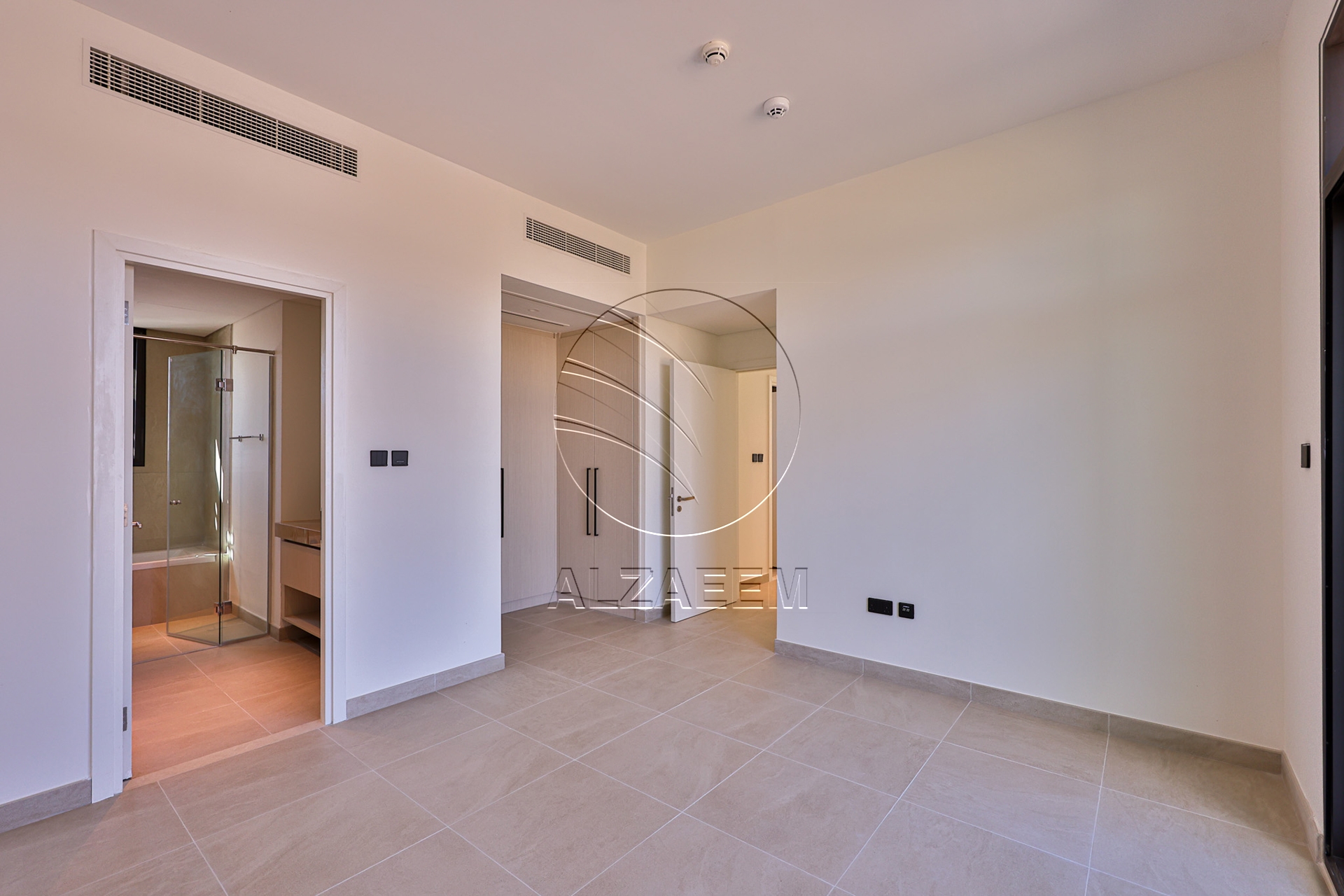 √Single Row End Villa | Steps away from the Park√