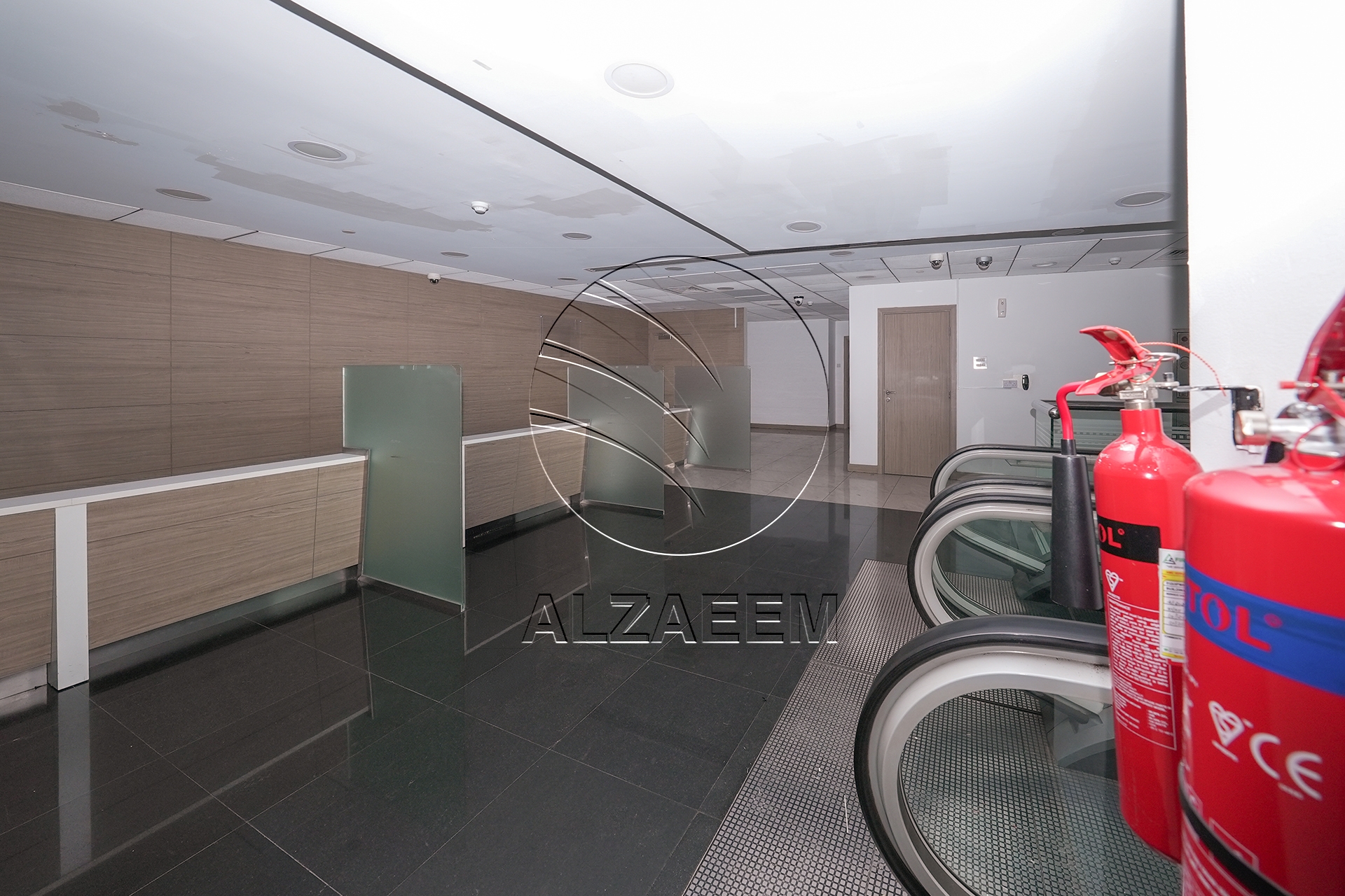 √Prime Showroom+Basement + 2 Mezzanine Levels √