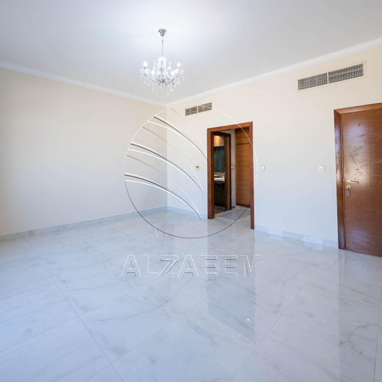 Single Row | Upgraded 5BR Villa | Pool and Garden