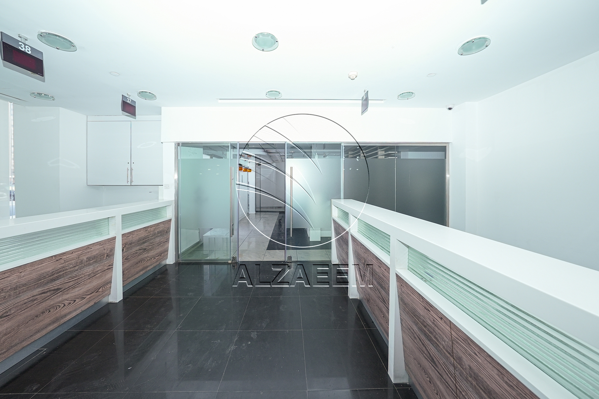 √Prime Showroom+Basement + 2 Mezzanine Levels √