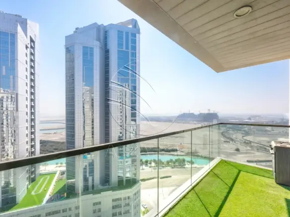 √ VACANT! Stunning Sea View | Higher Level √