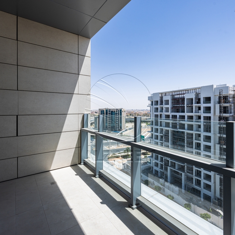 √ Sea View Living with World-Class Amenities √