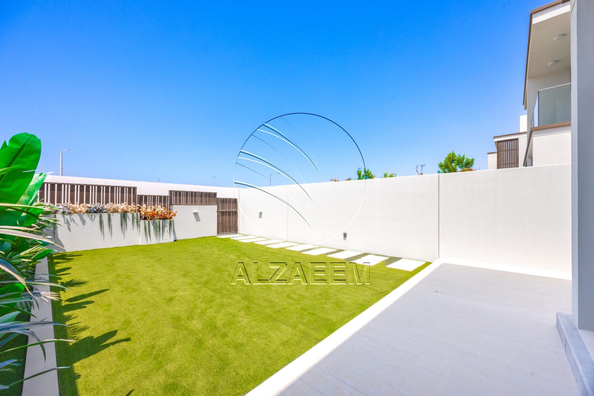 √ UPGRADED with Maid’s Room | Landscaped Garden√