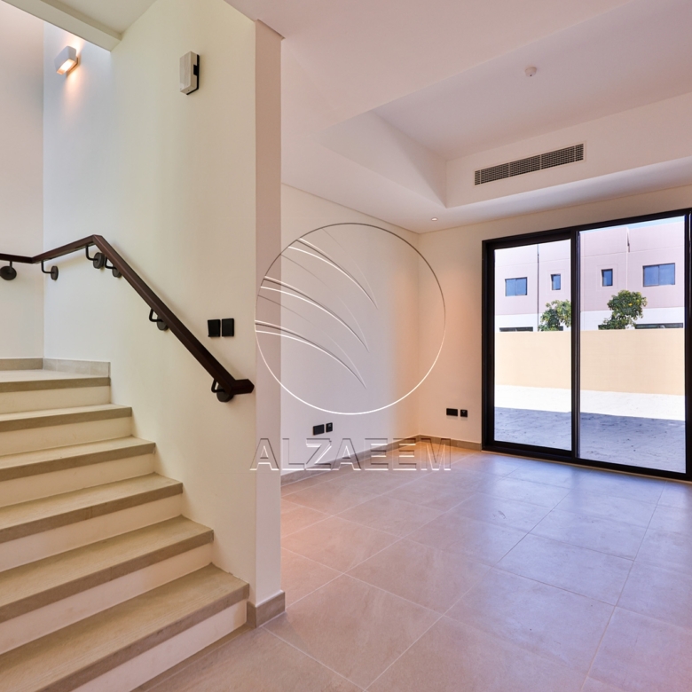√Single Row End Villa | Steps away from the Park√