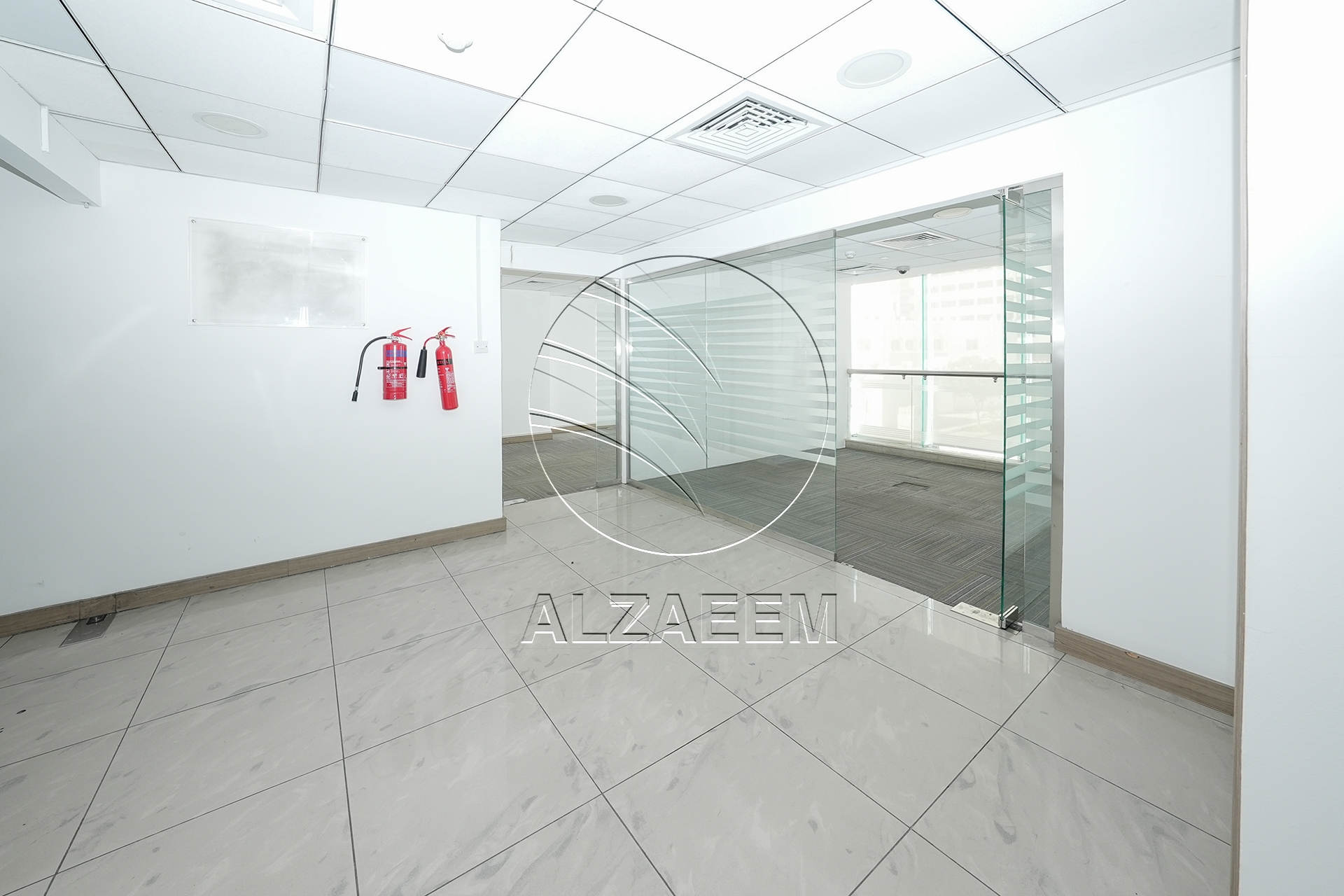 √Prime Showroom+Basement + 2 Mezzanine Levels √
