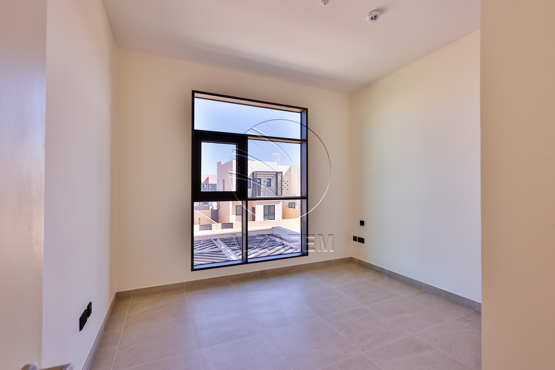√Single Row End Villa | Steps away from the Park√