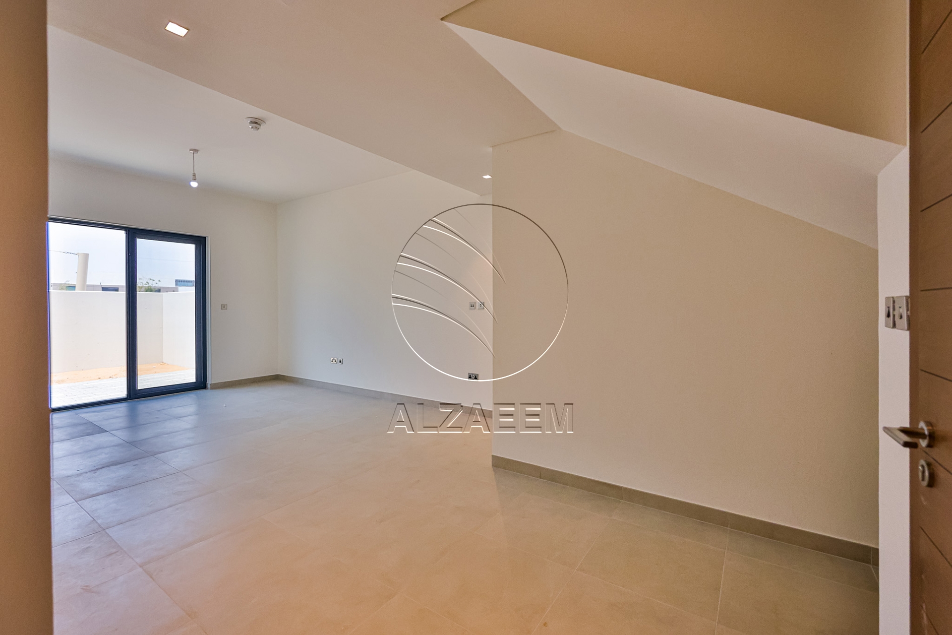 √ HOT DEAL! Spacious TH in a Prime Location √