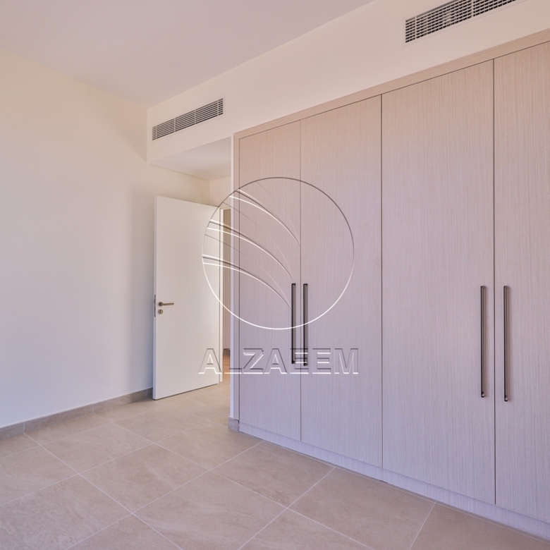 √Single Row End Villa | Steps away from the Park√