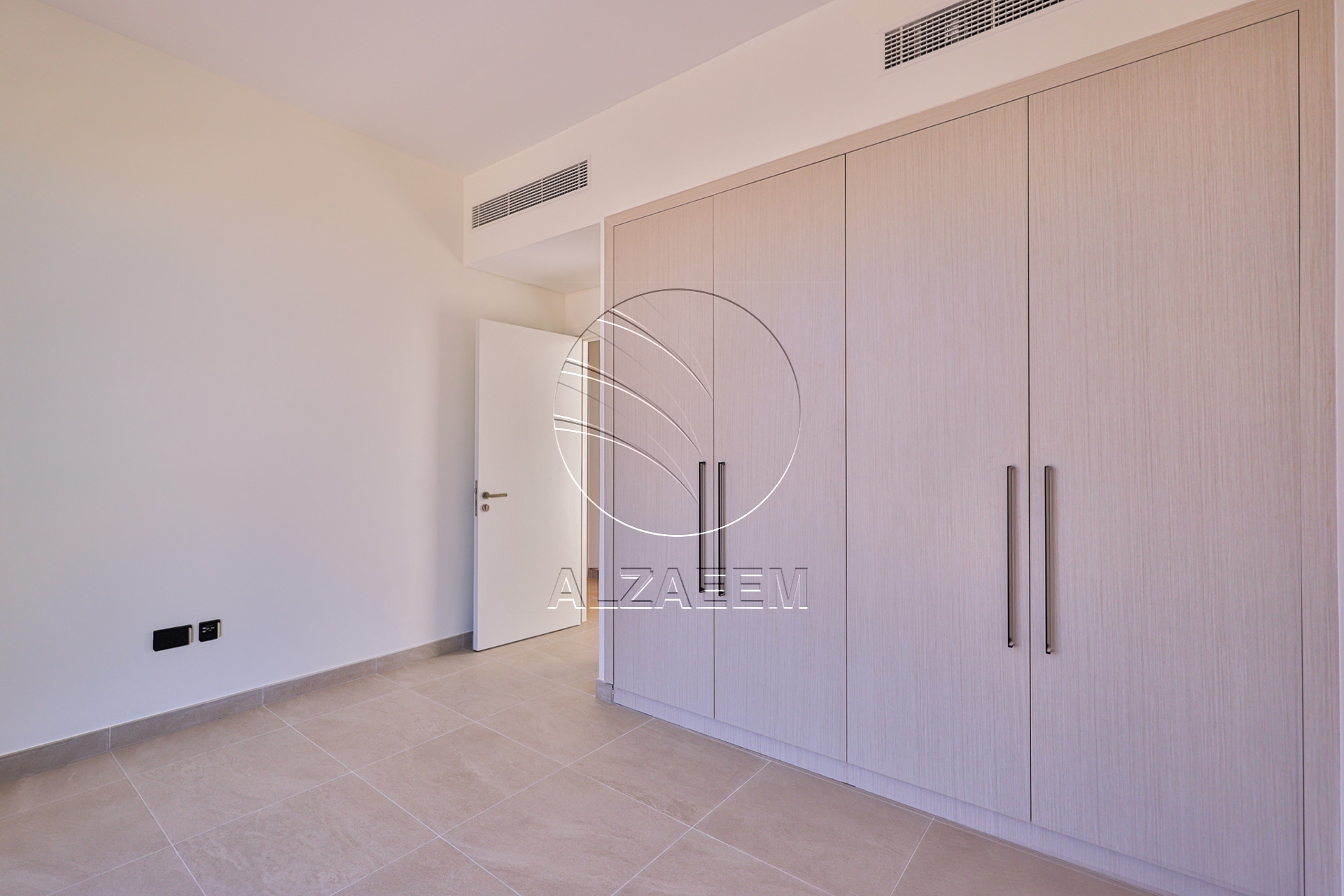 √Single Row End Villa | Steps away from the Park√