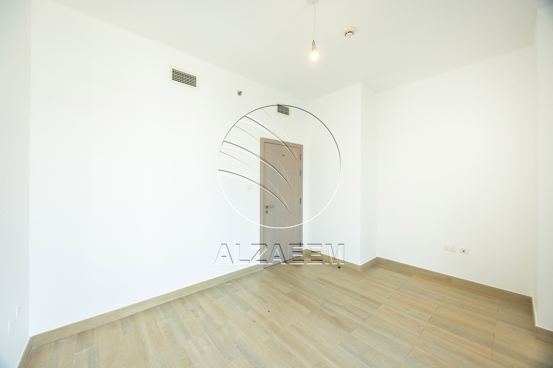 √Full Canal View | Waterfront Living | Top Floor√