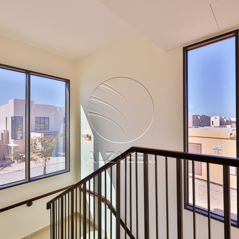 √Single Row End Villa | Steps away from the Park√