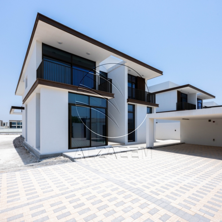 √ VACANT Waterfront Villa with Private Beach √