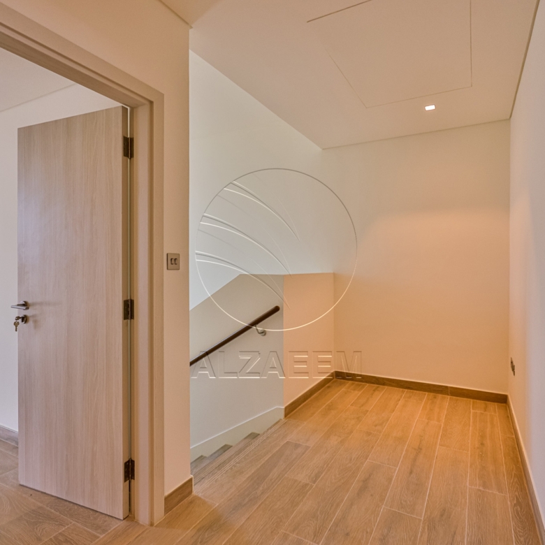 √Owner Occupied! 3BR TH| Double Row Mid Unit√