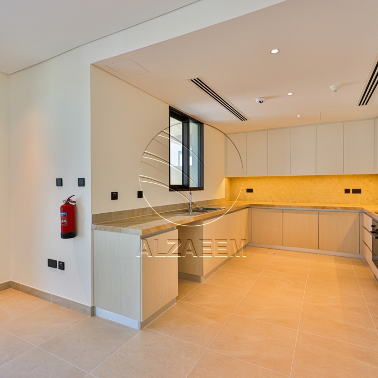 √Single Row End Villa | Steps away from the Park√