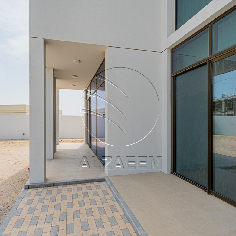 VACANT 5V Select | Single Row Corner Near the Sea