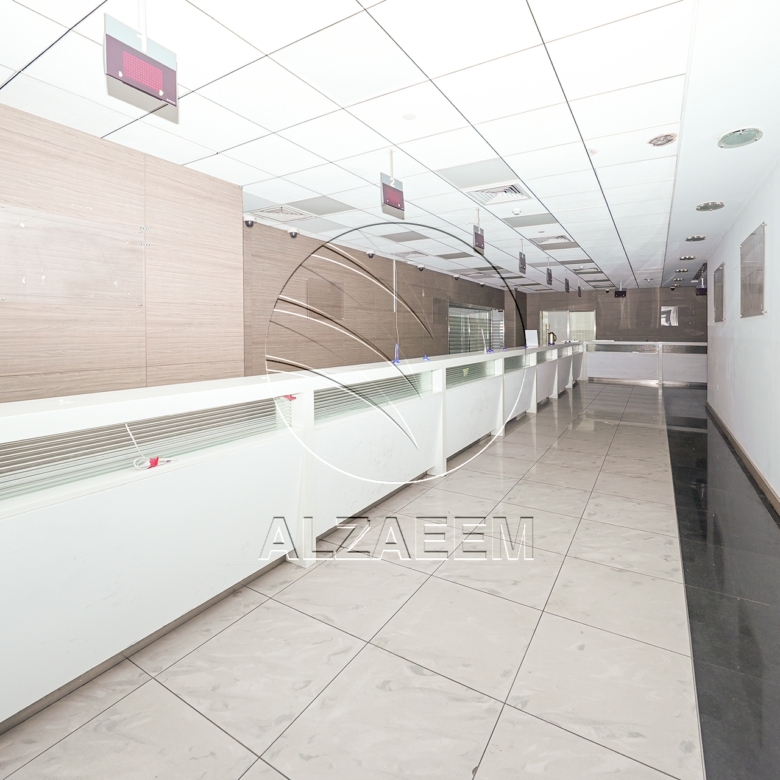 √Prime Showroom+Basement + 2 Mezzanine Levels √